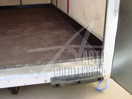 Промтоварный фургон ISUZU FORWARD 18.0