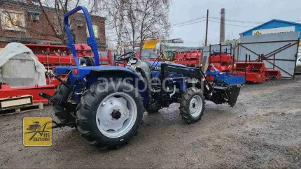 Трактор Lovol TE 354 HT без кабины с фронтальным челюстным погрузчиком